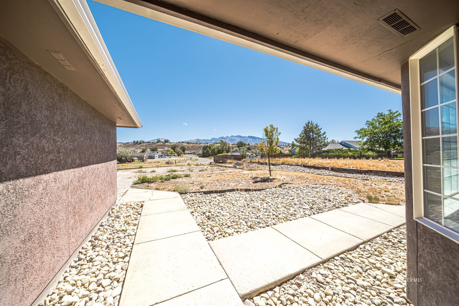407 Flora Drive Property Photo 4