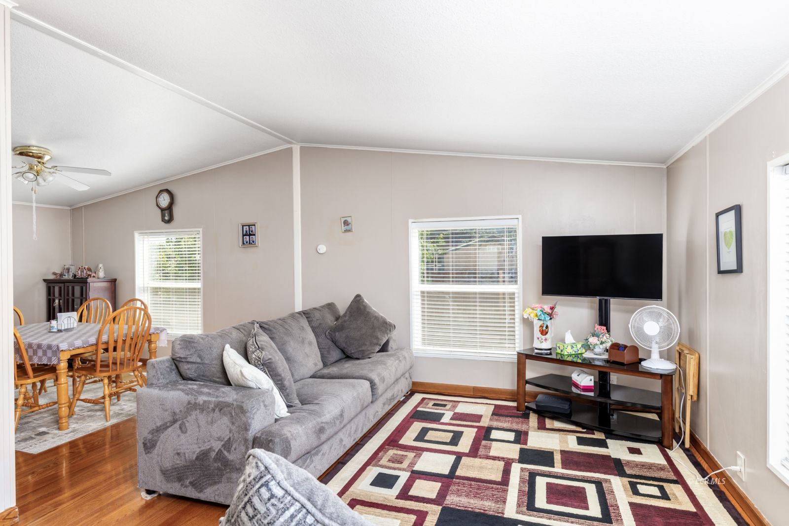 2312 North Hollow Drive Property Photo 2