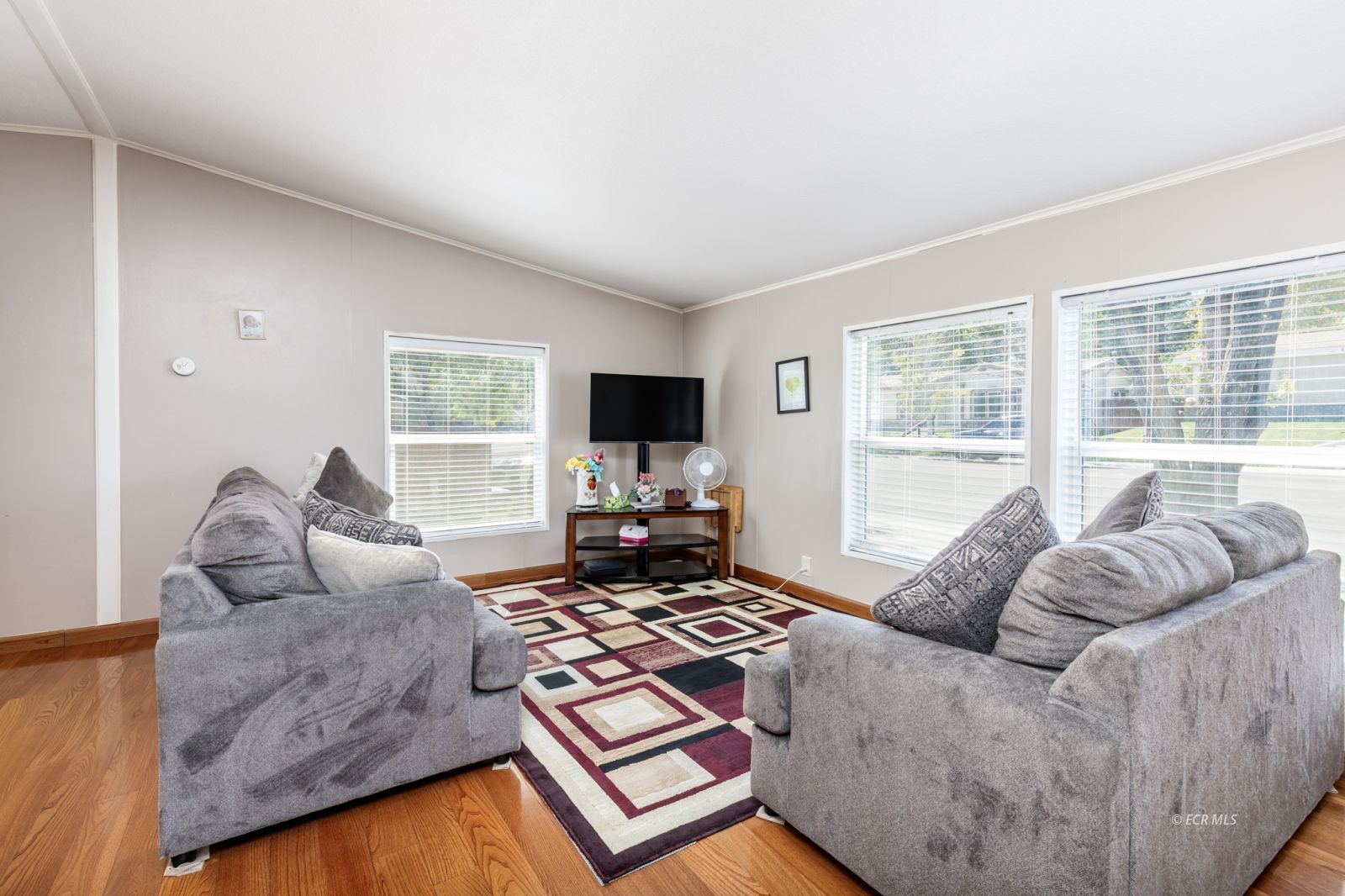 2312 North Hollow Drive Property Photo 3