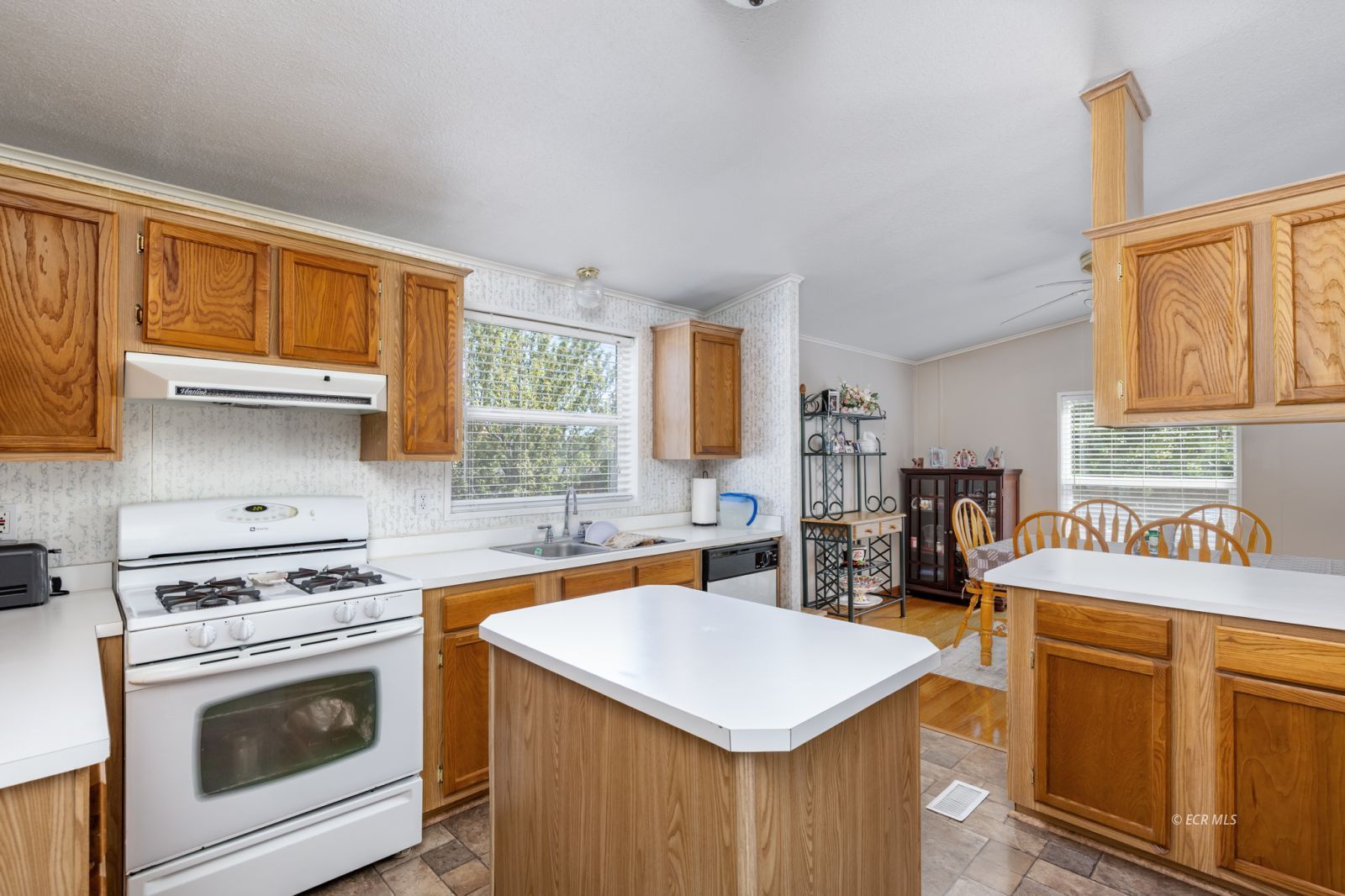 2312 North Hollow Drive Property Photo 6