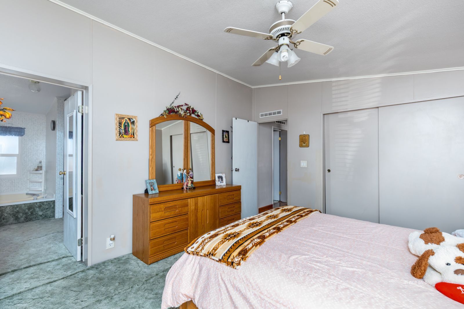 2312 North Hollow Drive Property Photo 8