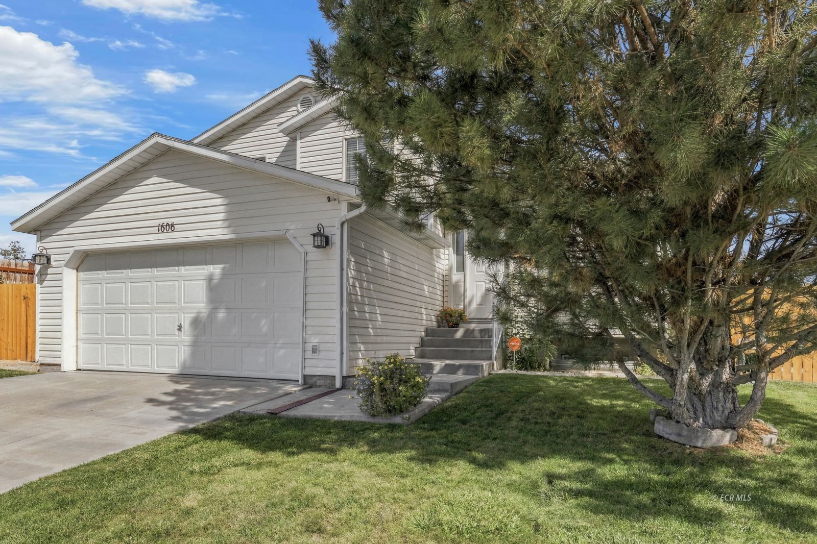 1606 Alans Place Property Photo 3