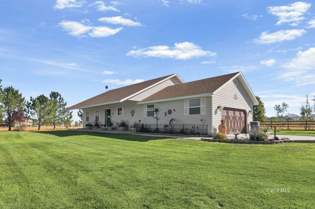 566 Diamondback Drive Property Photo 3
