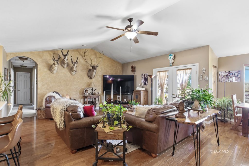 566 Diamondback Drive Property Photo 7