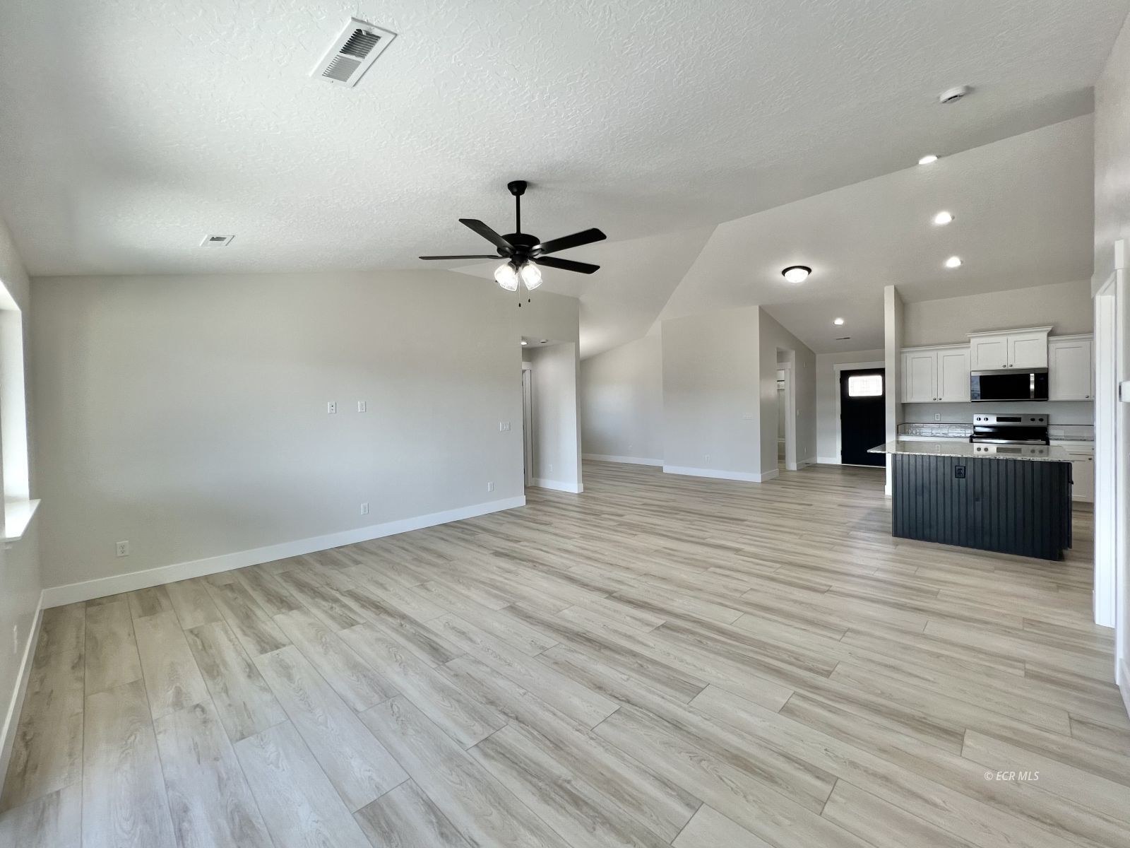 565 Blackstone Drive Property Photo 6