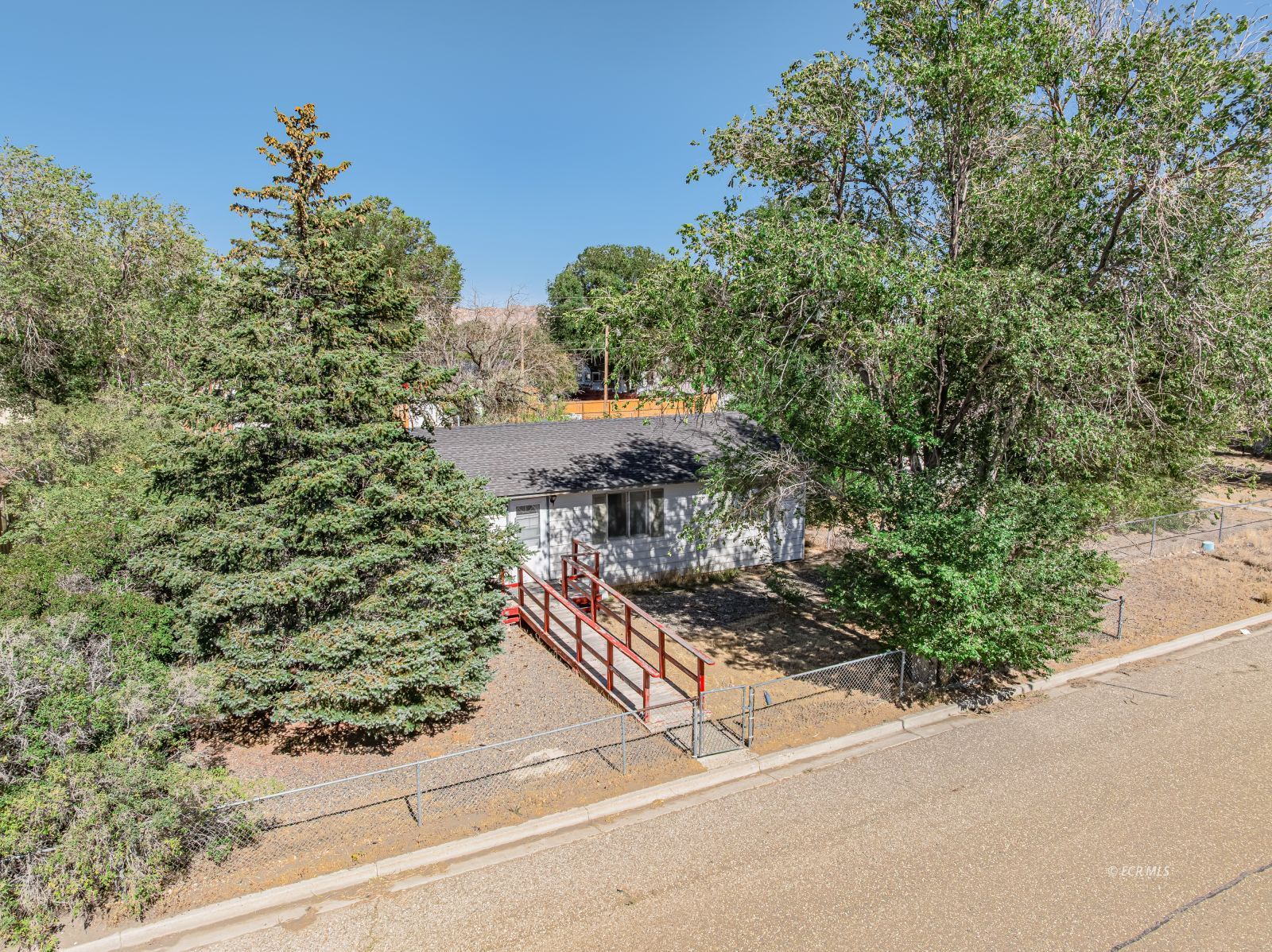 217 4th Street Property Photo 2