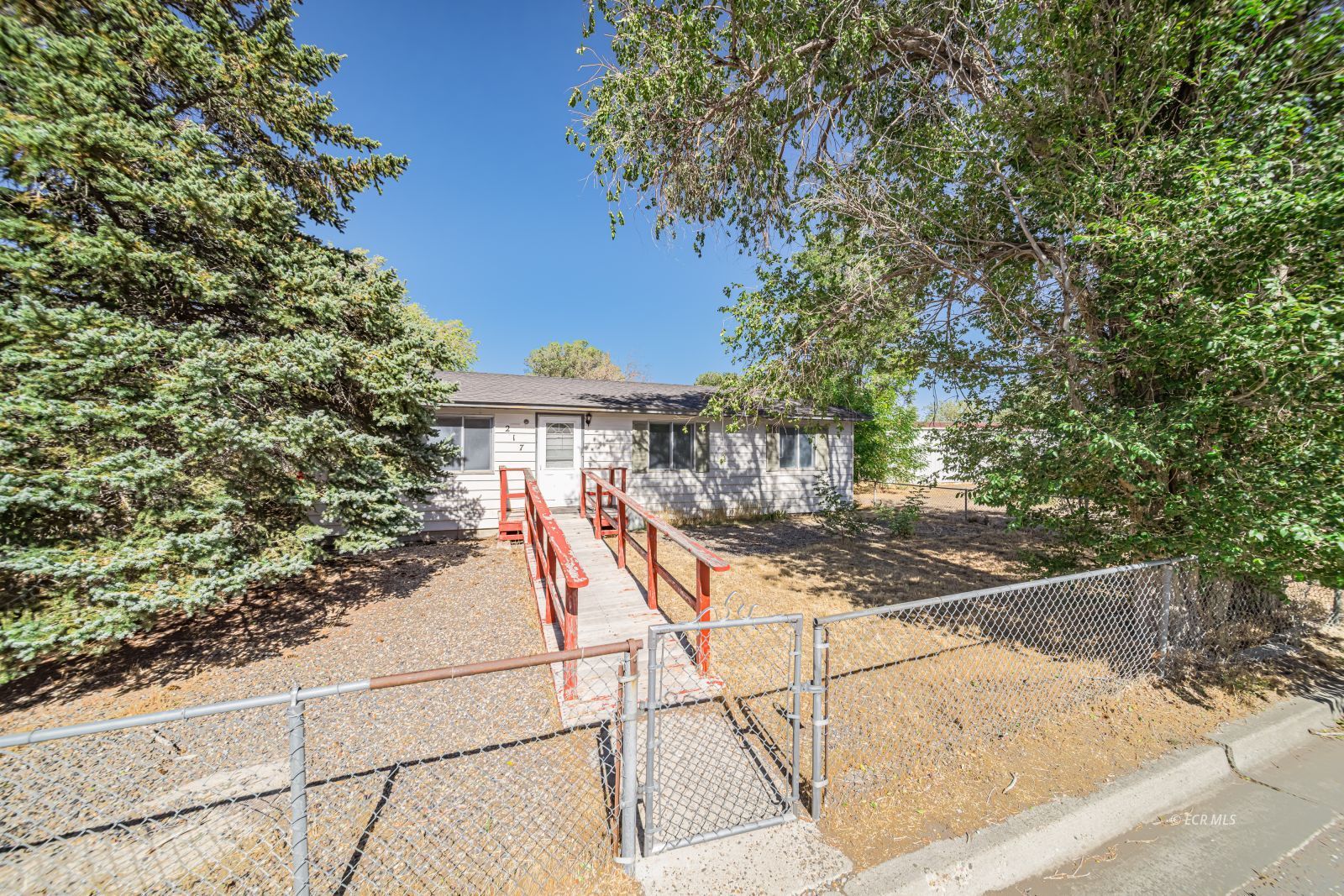 217 4th Street Property Photo 3