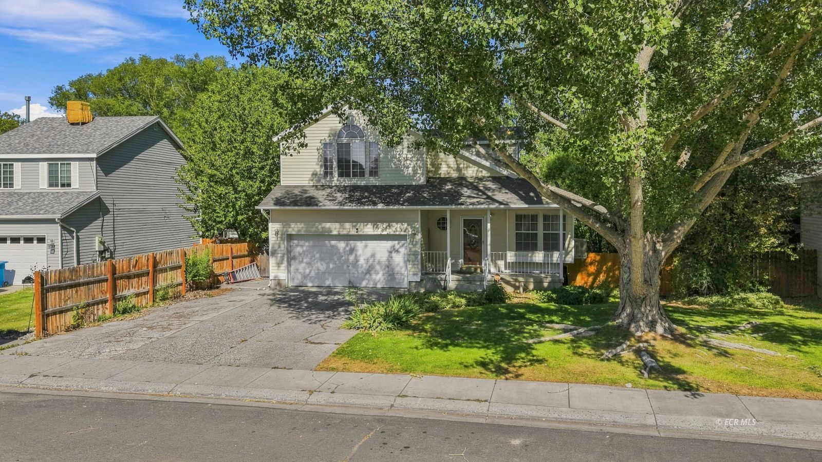 2110 Colonial Drive Property Photo 3