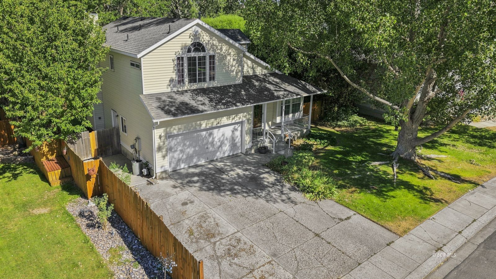 2110 Colonial Drive Property Photo 4