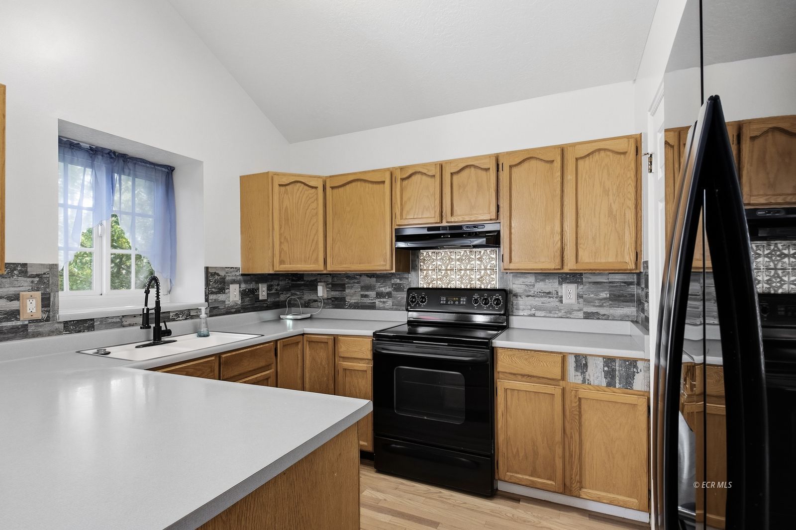 2110 Colonial Drive Property Photo 12