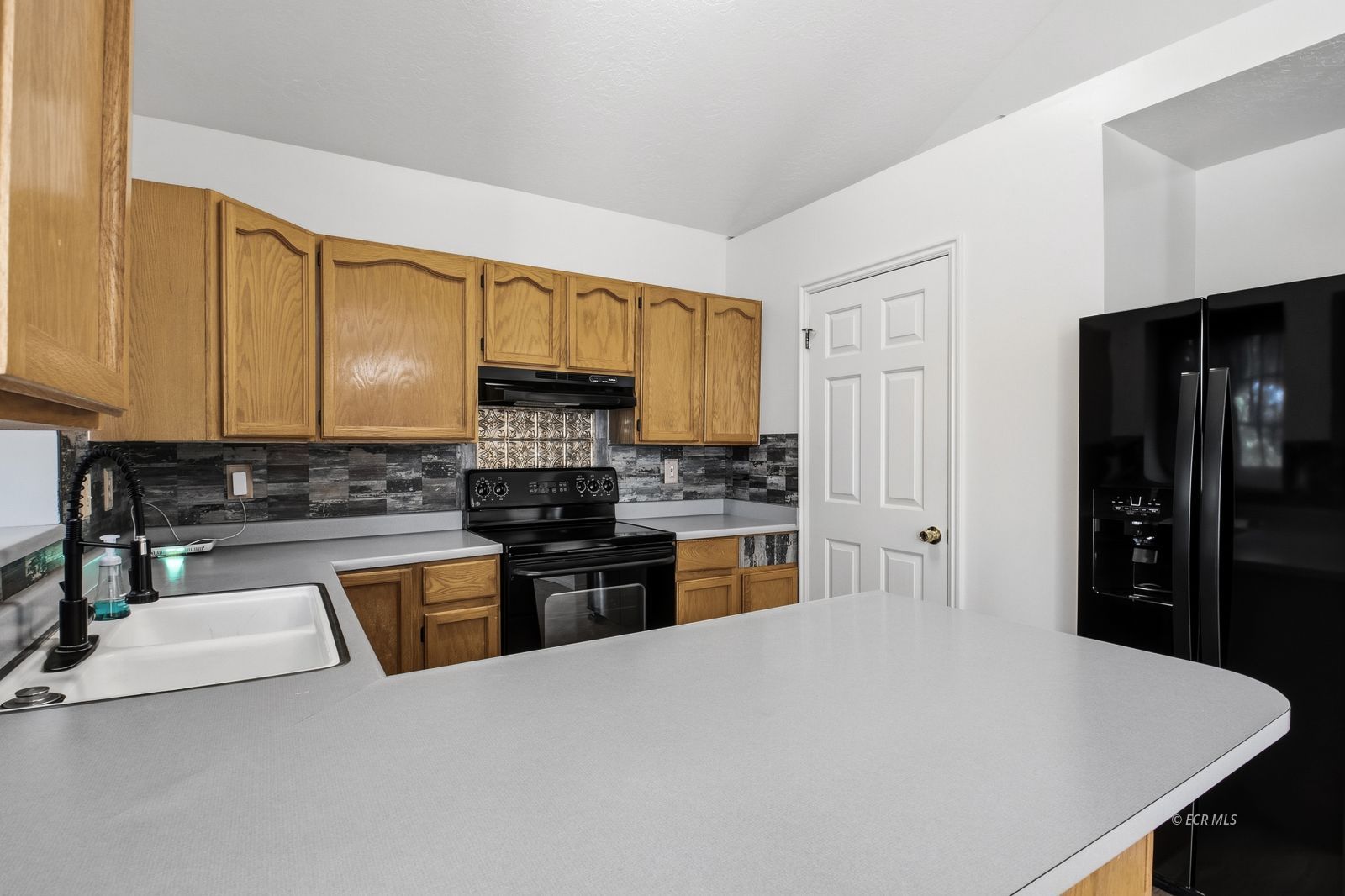 2110 Colonial Drive Property Photo 13