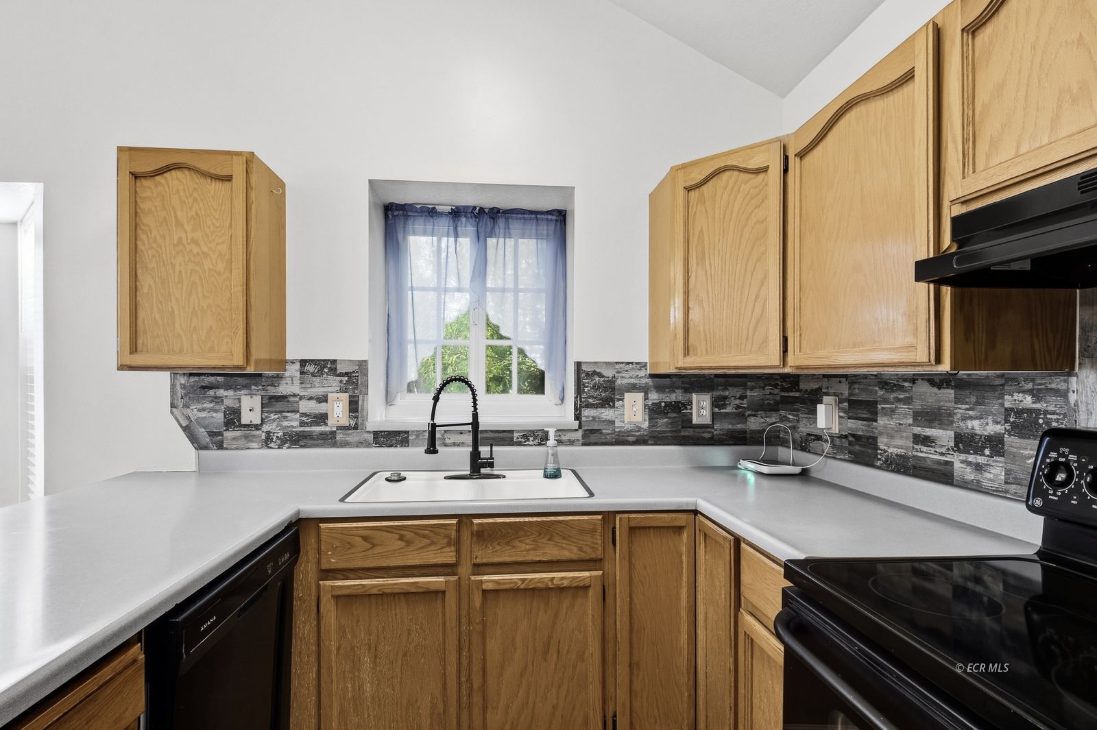 2110 Colonial Drive Property Photo 14
