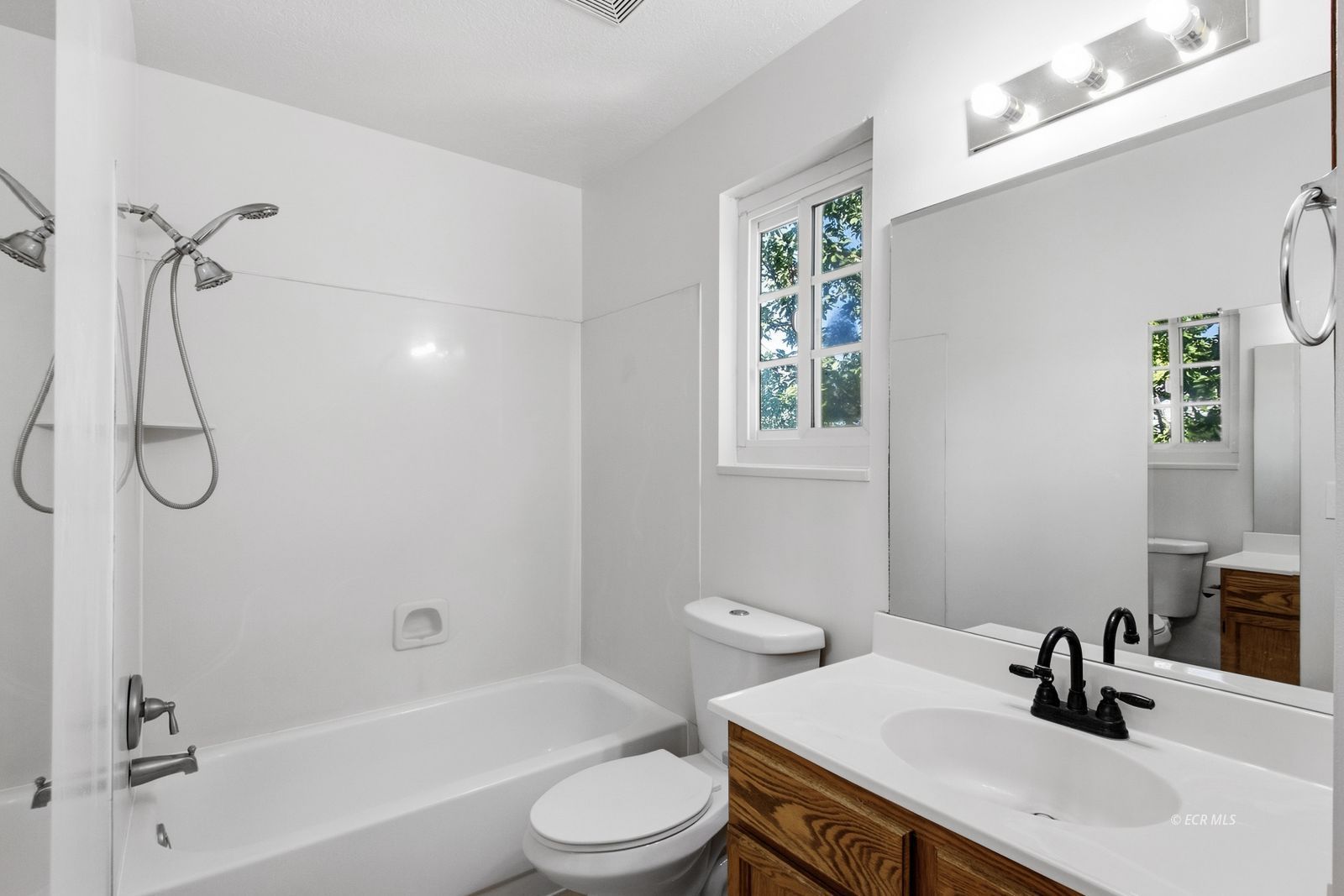 2110 Colonial Drive Property Photo 20