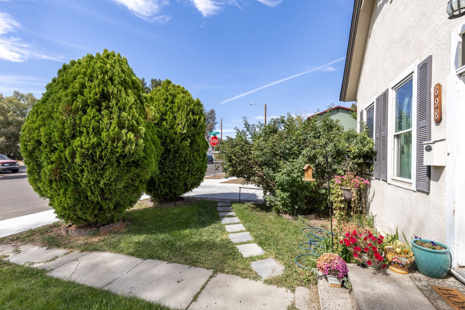 698 6th Street Property Photo 2