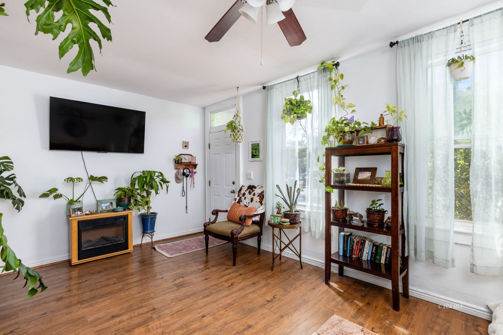 698 6th Street Property Photo 4