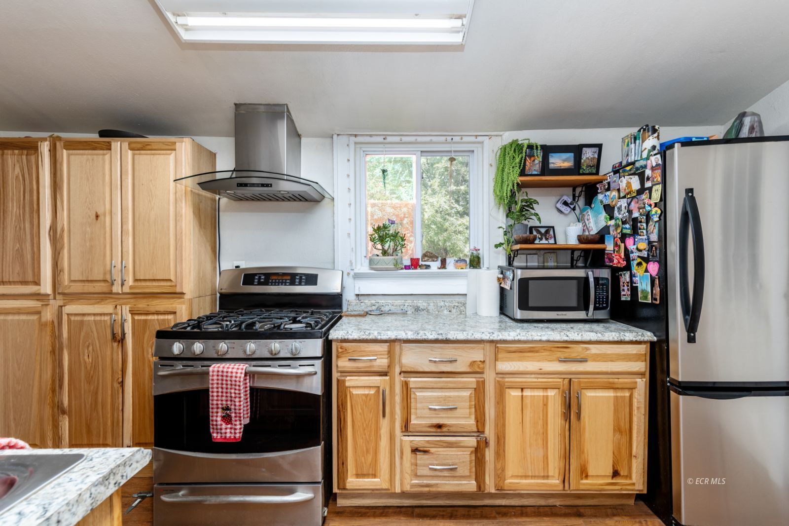698 6th Street Property Photo 8