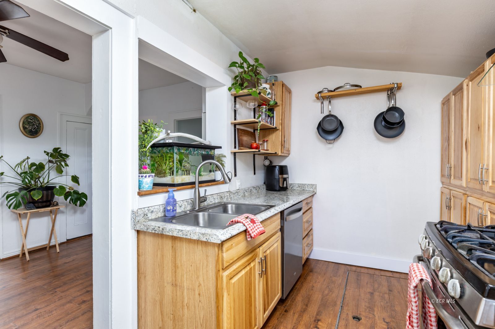 698 6th Street Property Photo 10