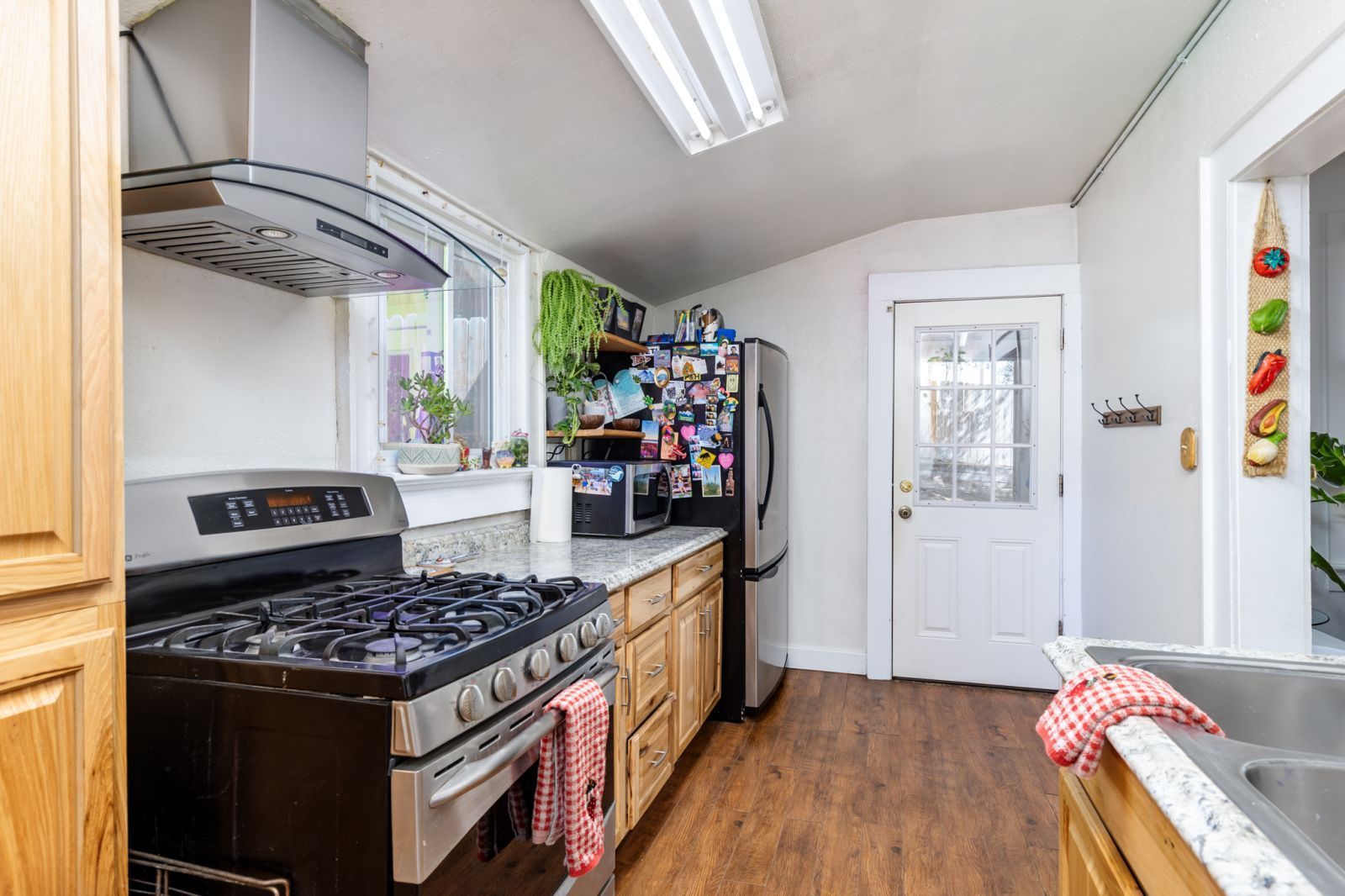 698 6th Street Property Photo 11