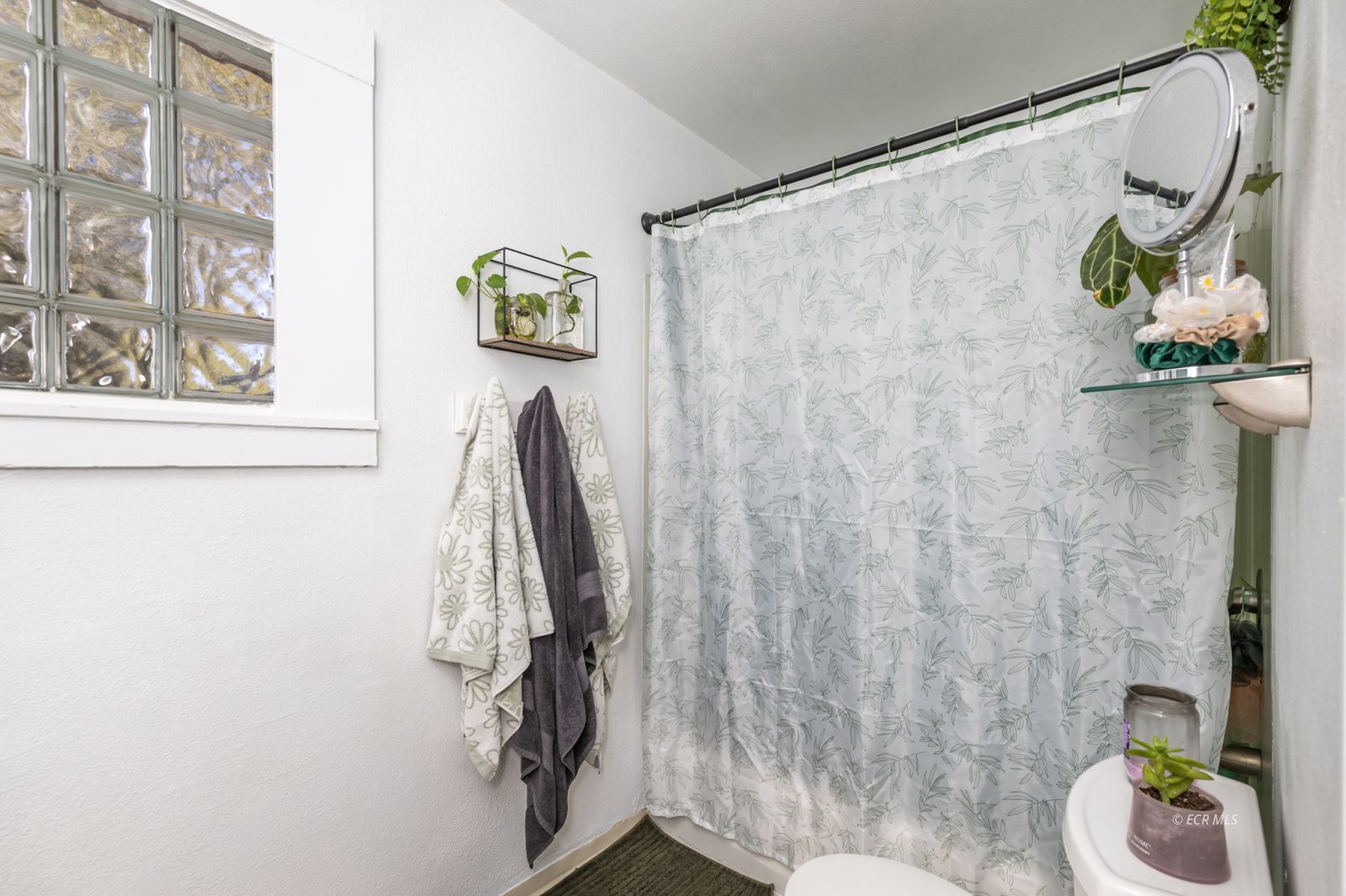 698 6th Street Property Photo 16