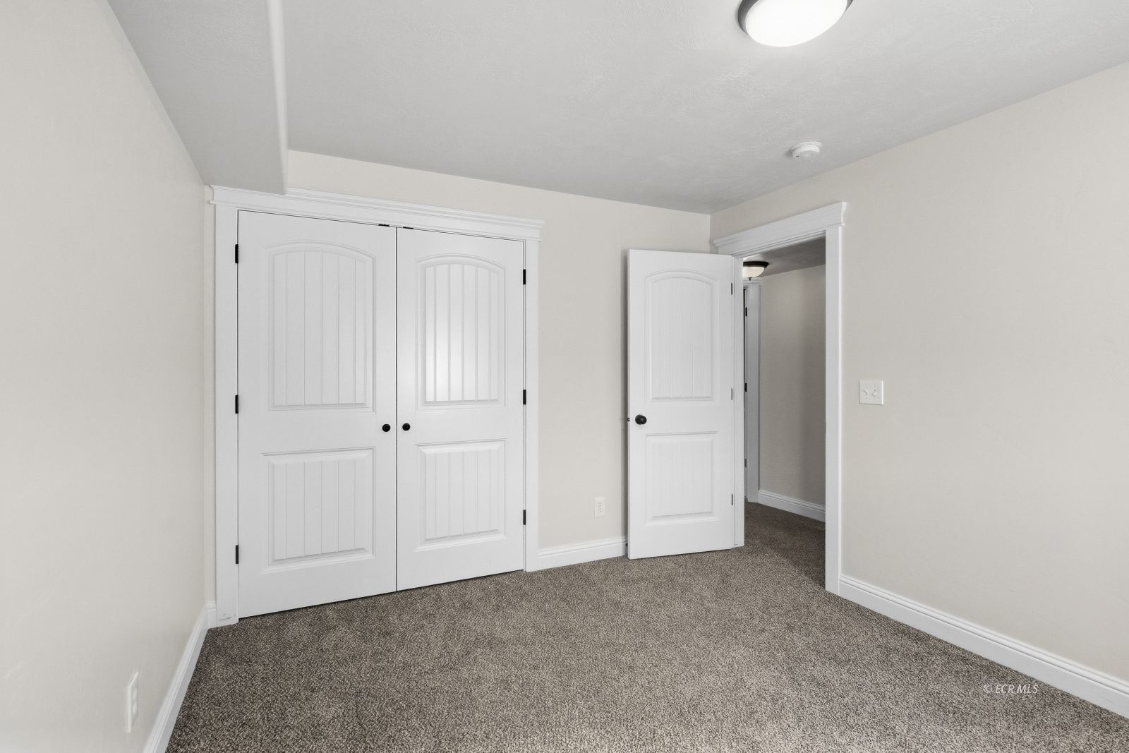 279 Flora Drive Property Photo 12