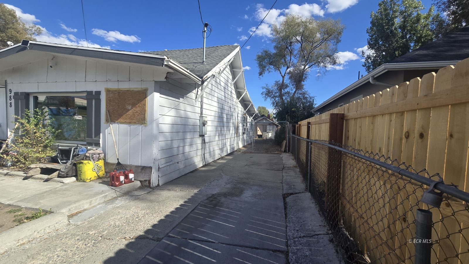 988 College Avenue Property Photo 2