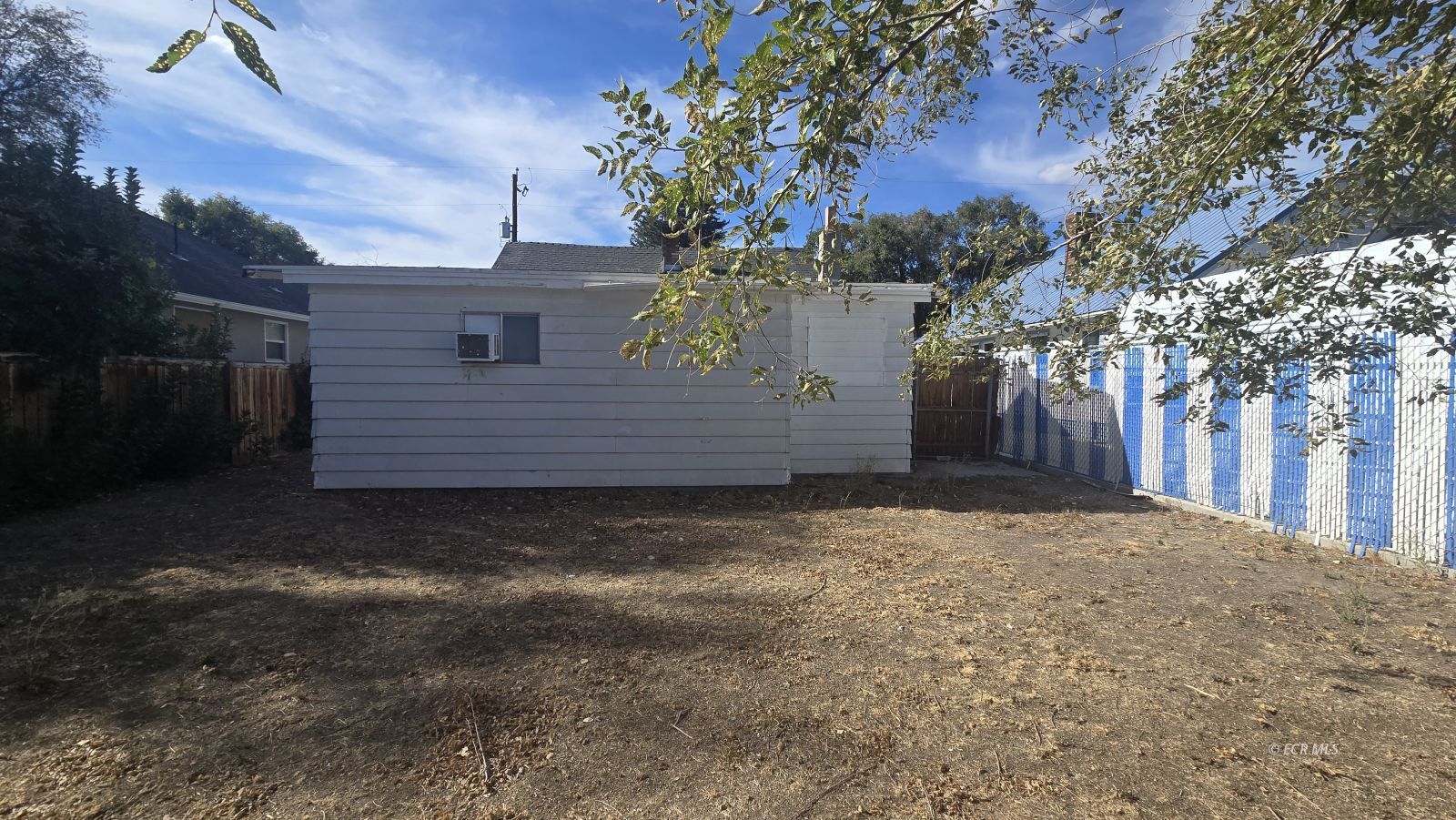 988 College Avenue Property Photo 3