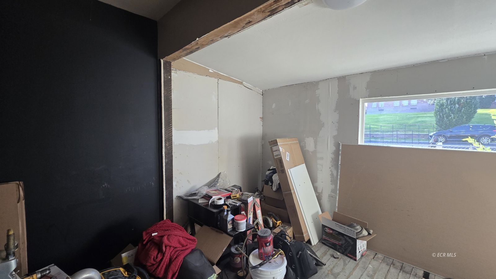 988 College Avenue Property Photo 9