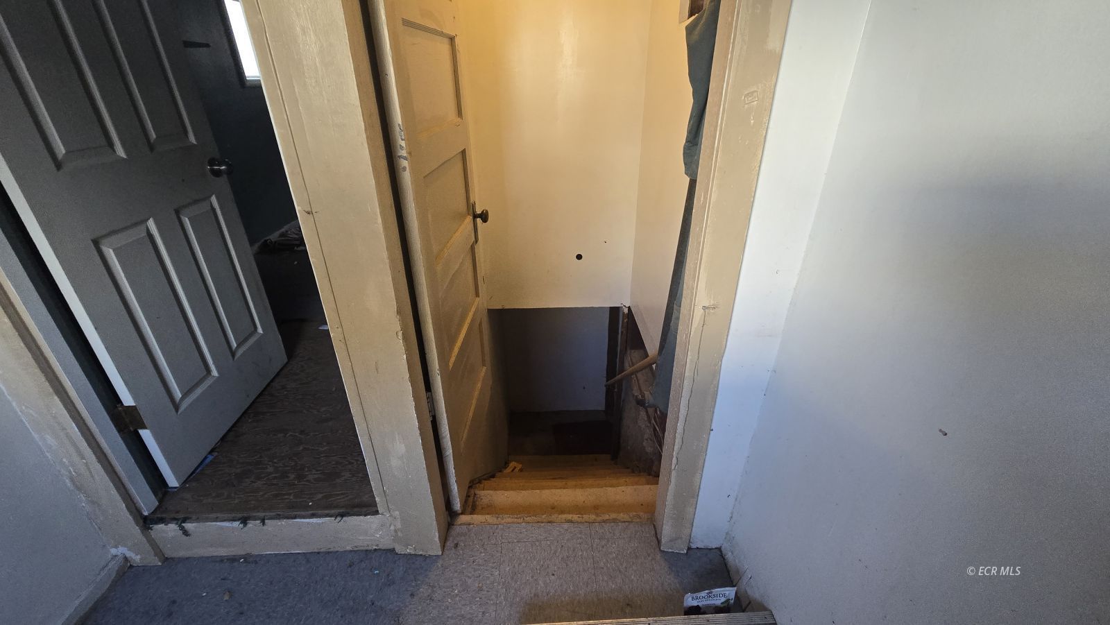 988 College Avenue Property Photo 23