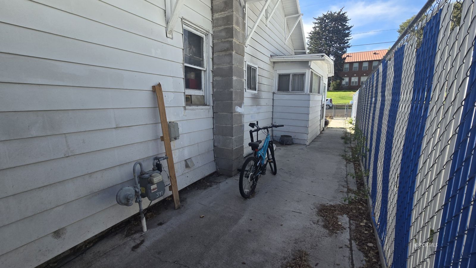 988 College Avenue Property Photo 42