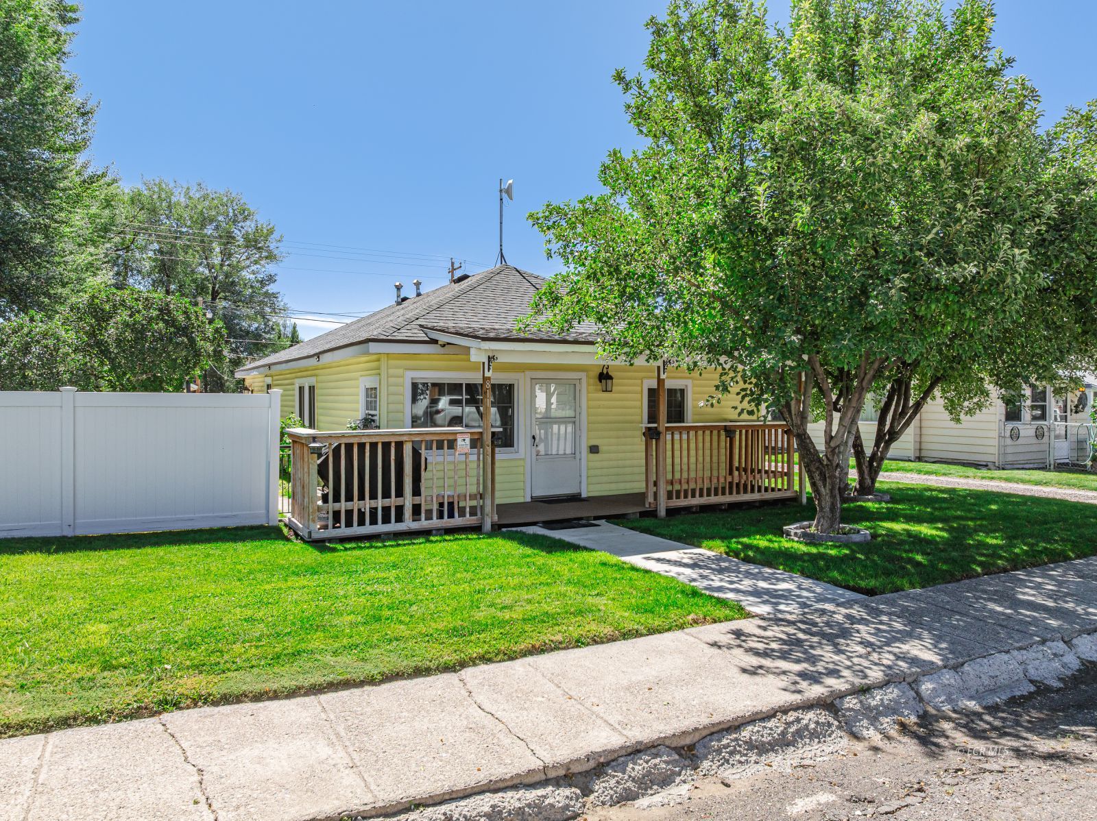 811 Cedar Street Property Photo 2
