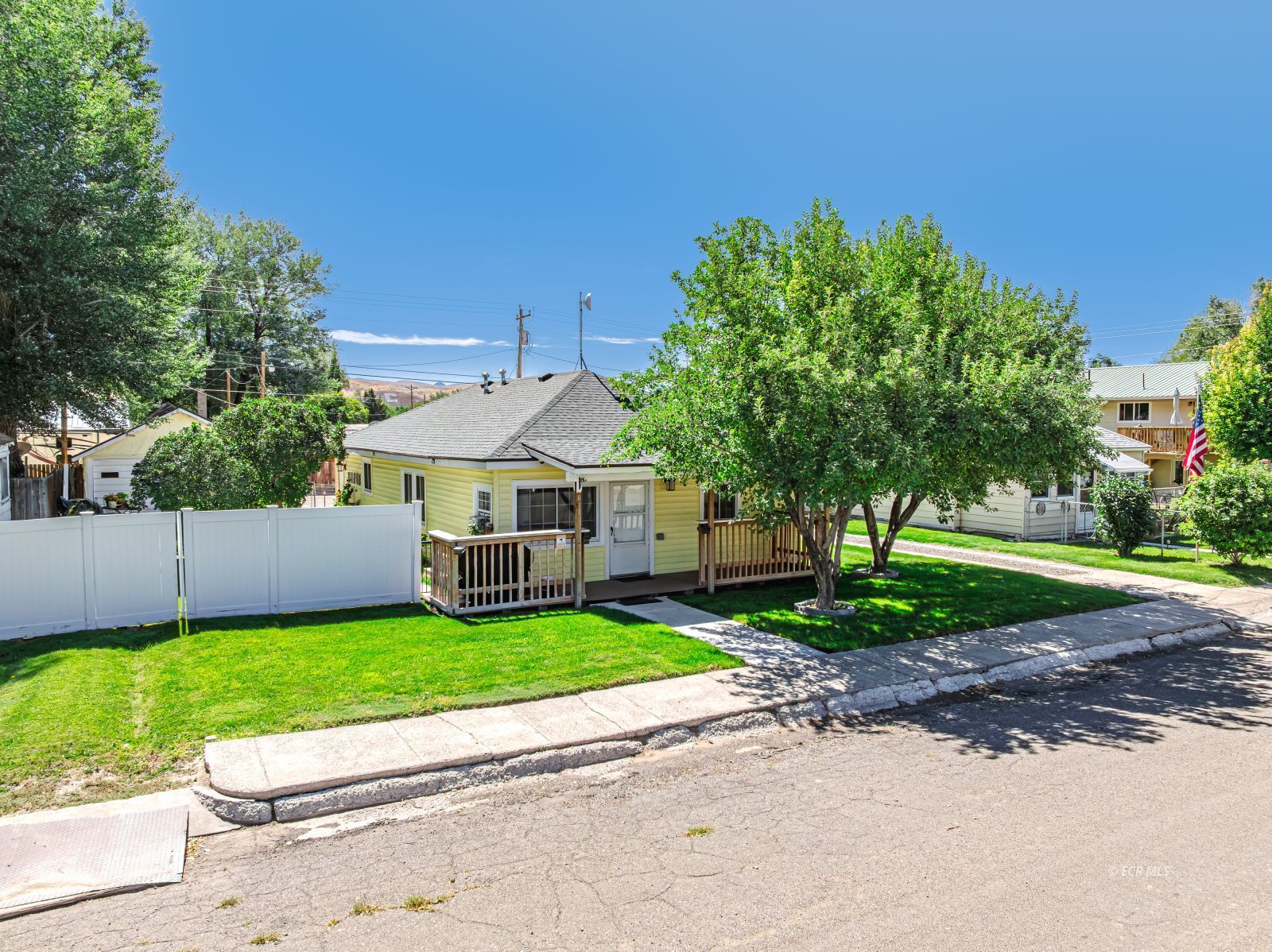 811 Cedar Street Property Photo 3
