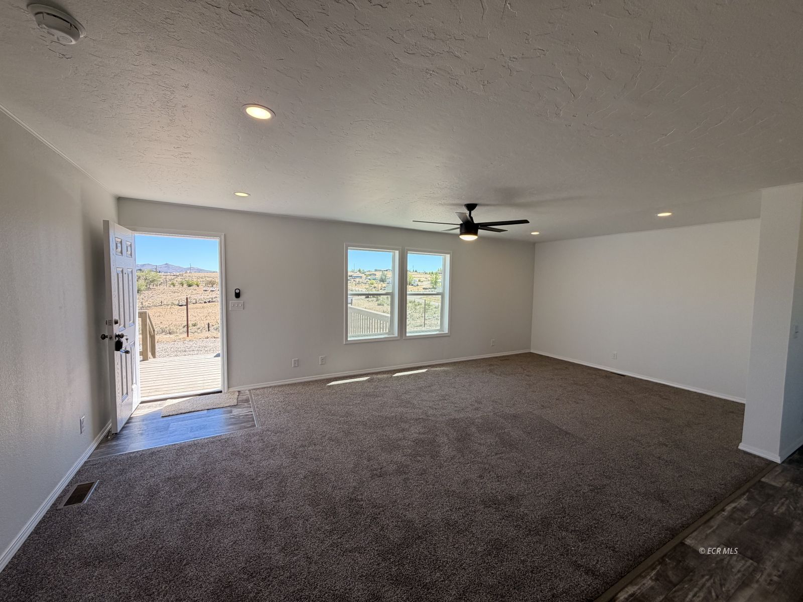 658 Spring Valley Parkway Property Photo 7