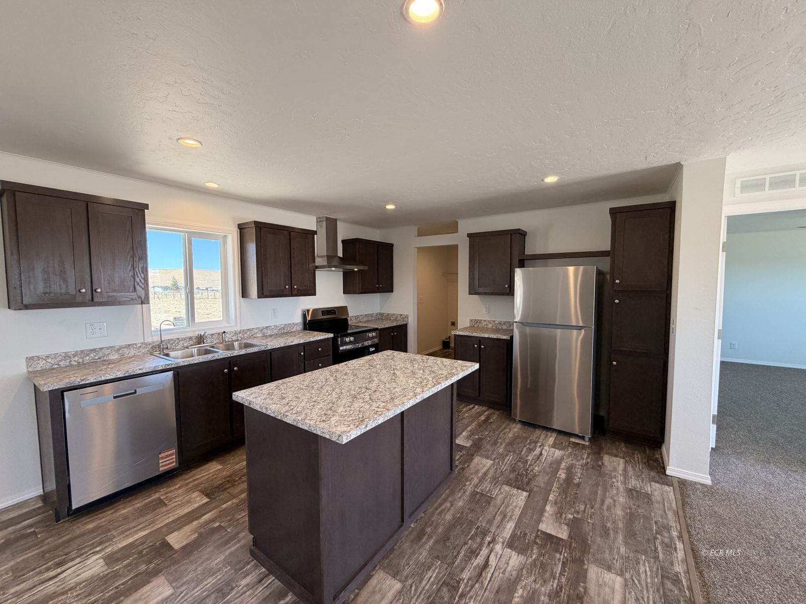 658 Spring Valley Parkway Property Photo 8