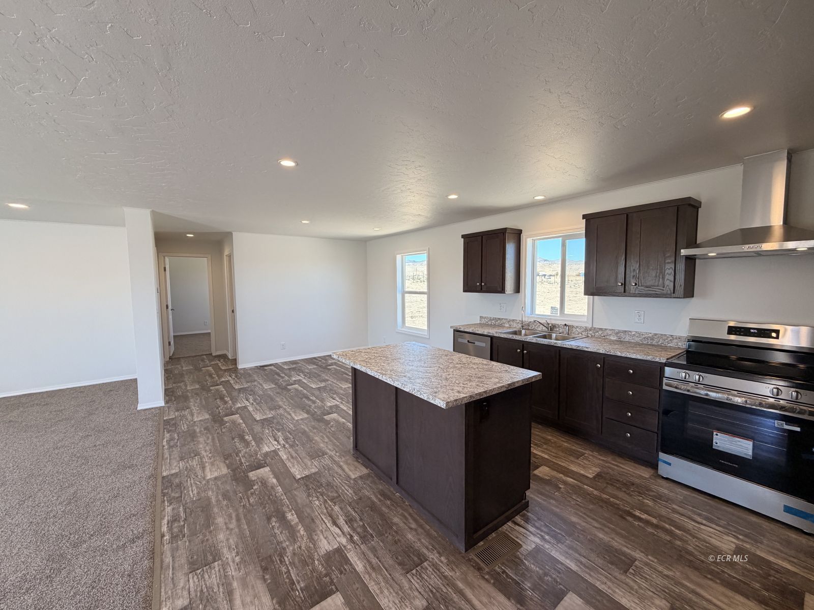 658 Spring Valley Parkway Property Photo 9