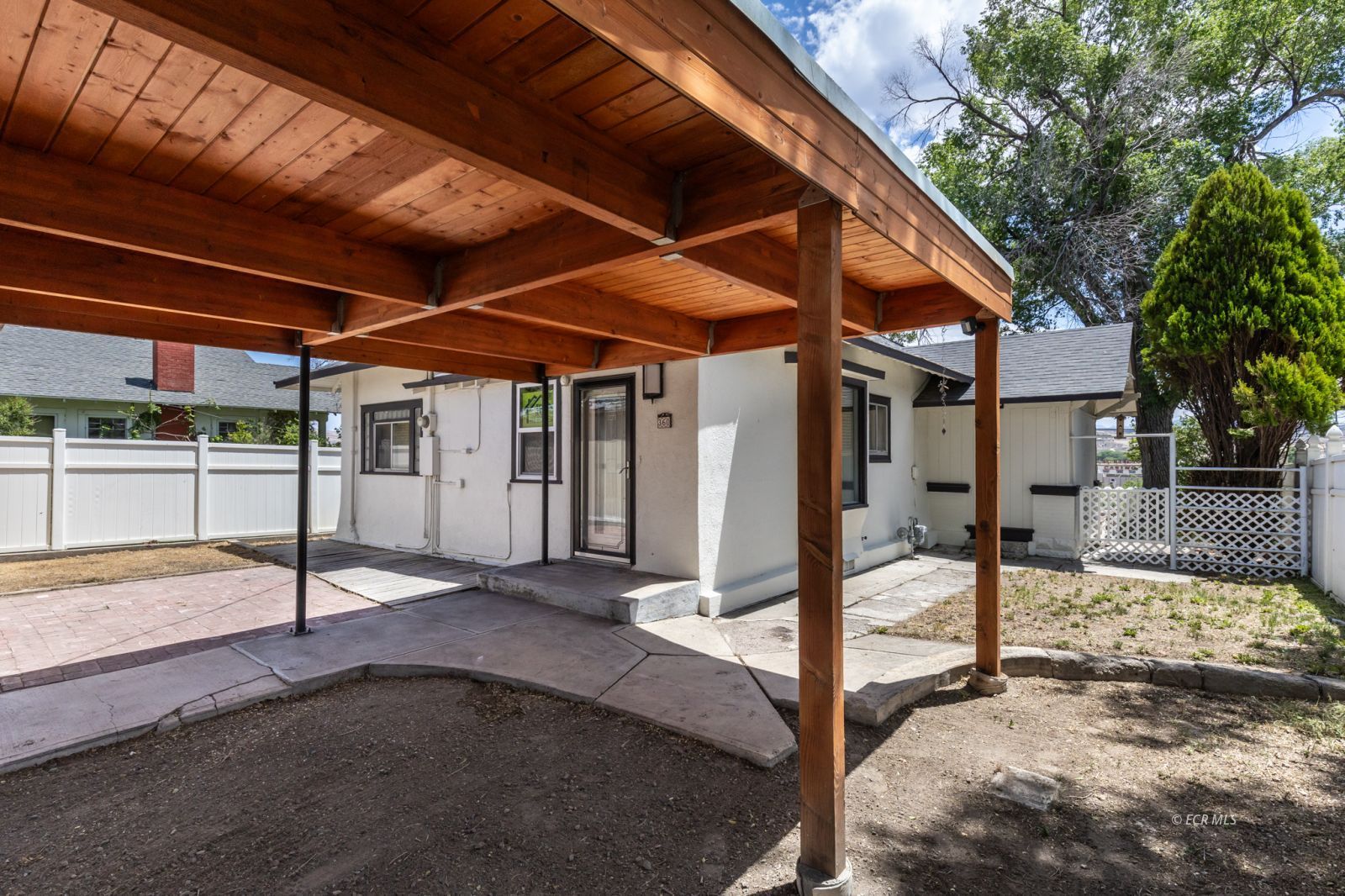 360 New Pine Street Property Photo 8