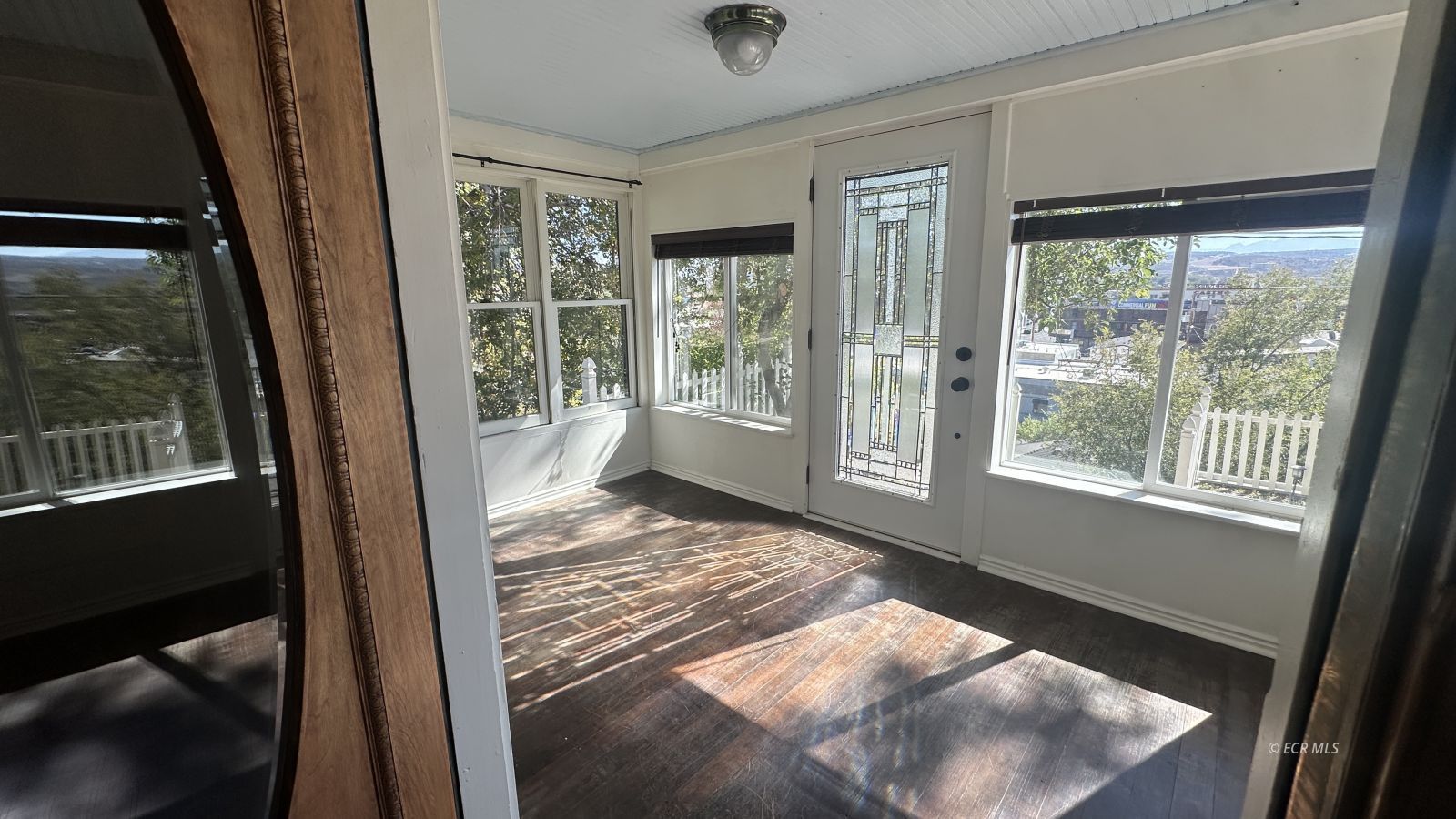 360 New Pine Street Property Photo 10