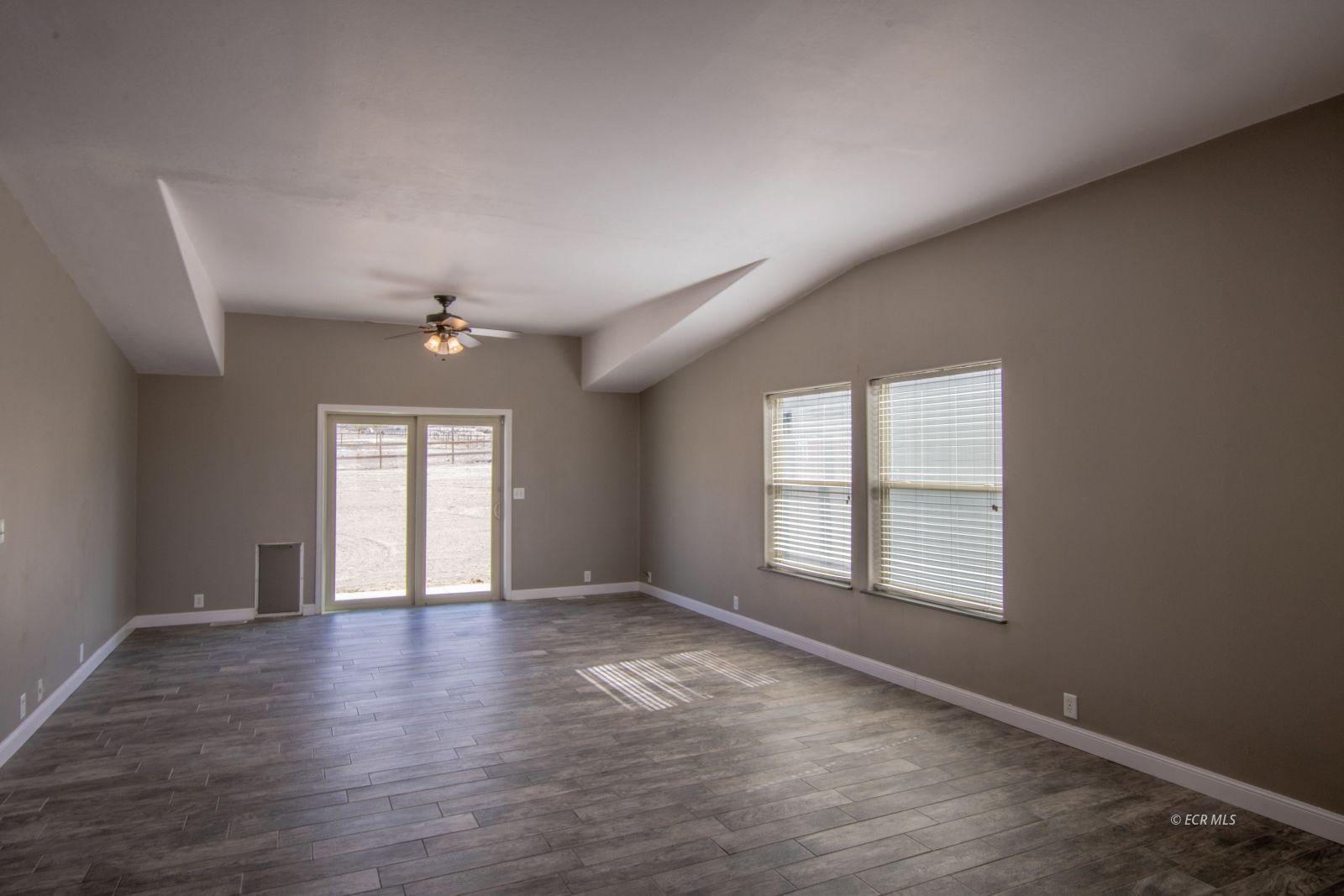 10725 Spur Street Property Photo 4