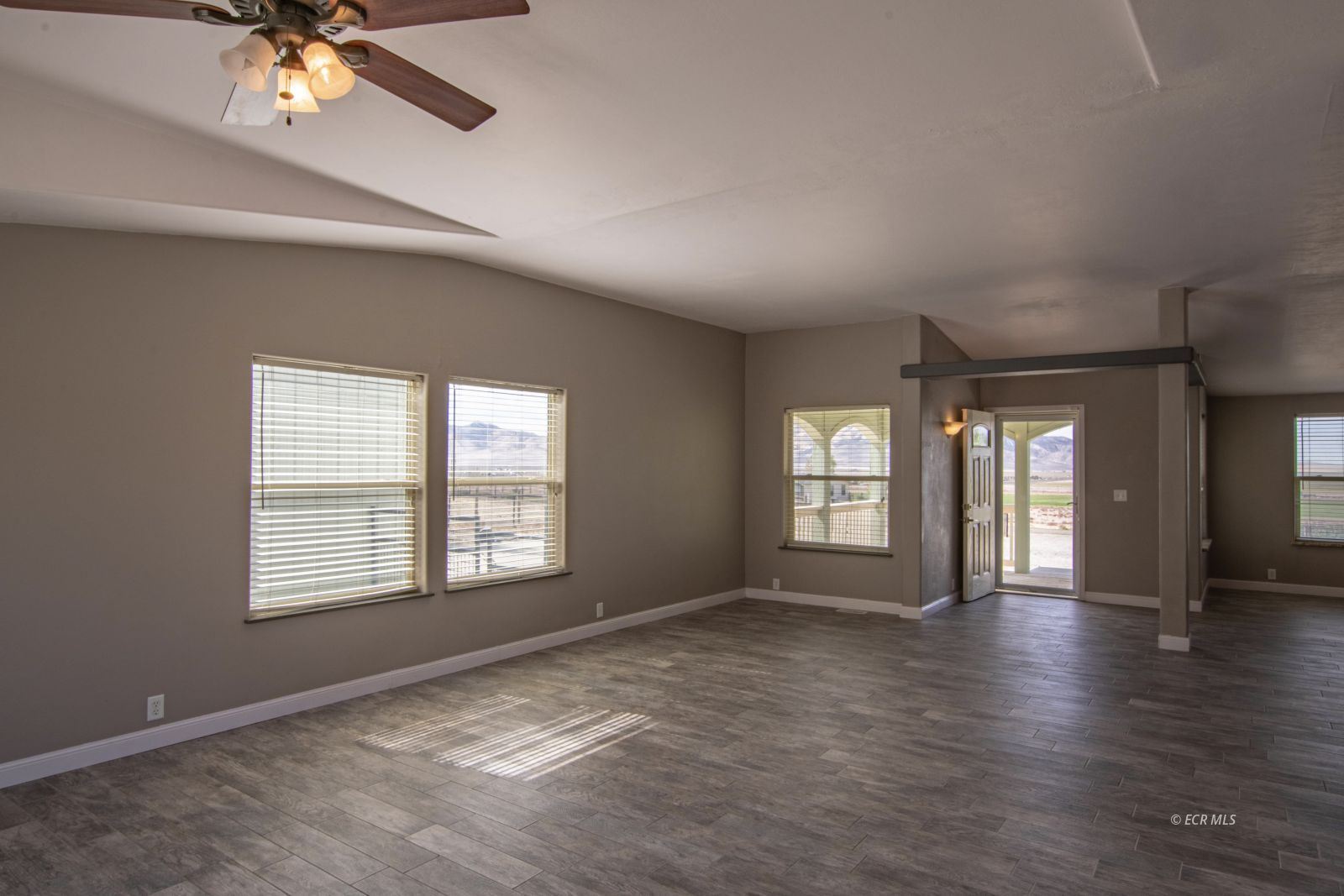 10725 Spur Street Property Photo 5