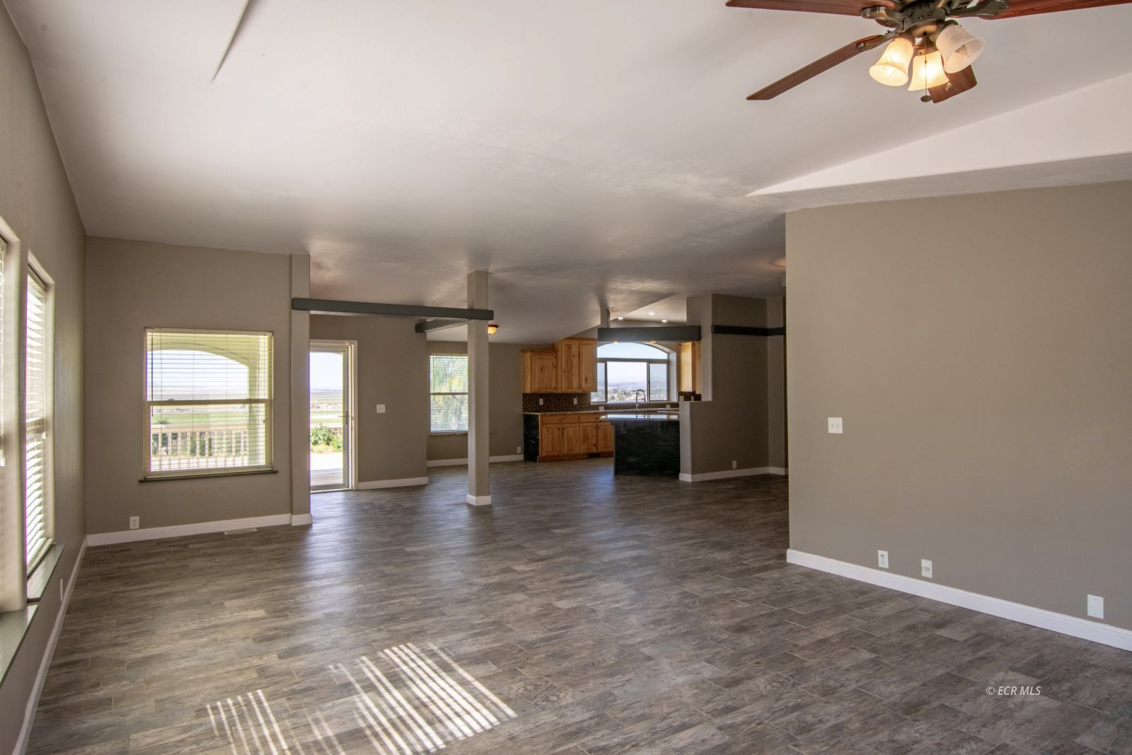 10725 Spur Street Property Photo 6