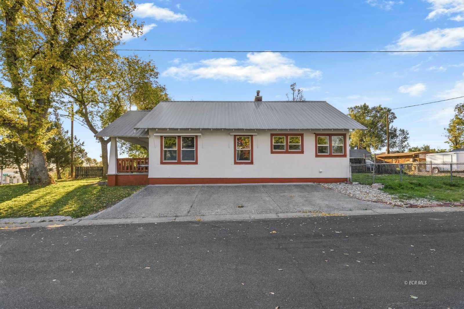 597 4th Street Property Photo 7