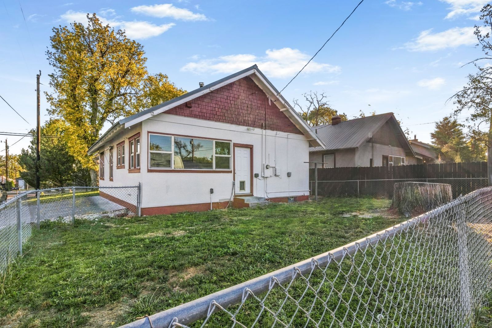 597 4th Street Property Photo 8