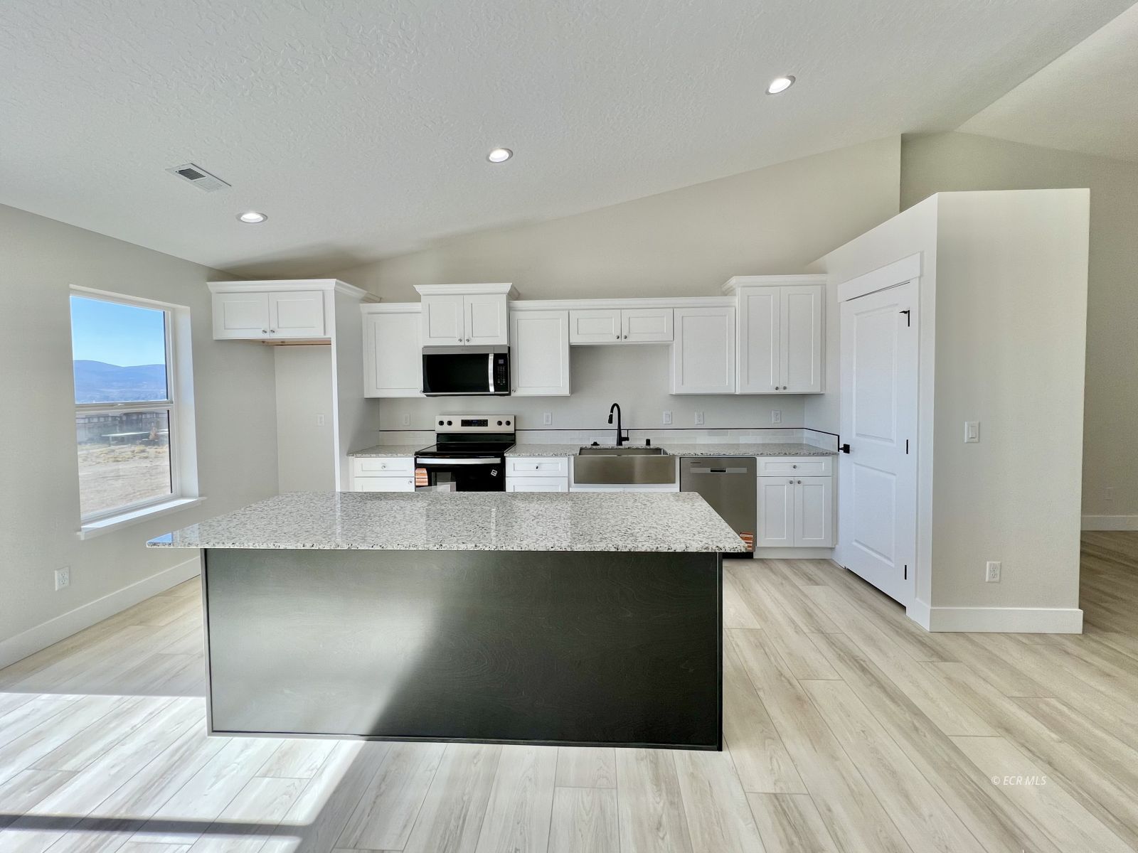 609 Westcott Drive Property Photo 6