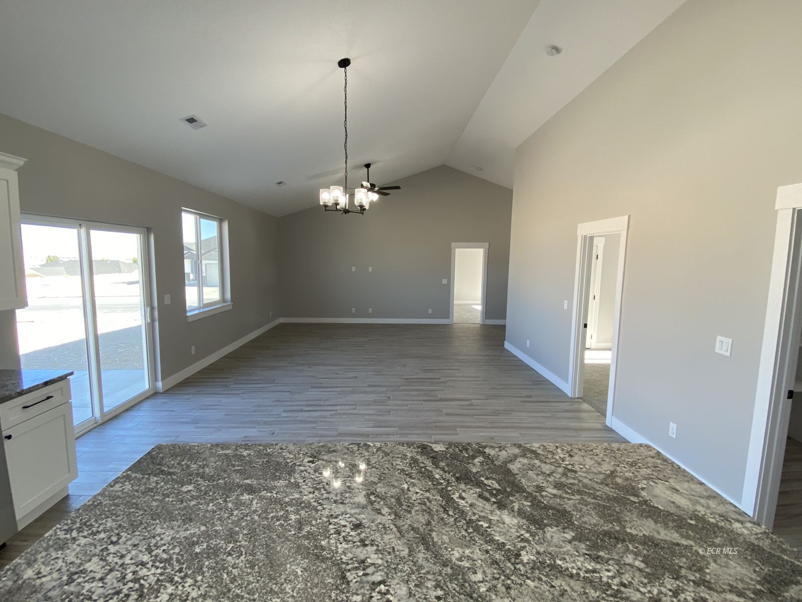 488 Flora Plaza Property Photo 7