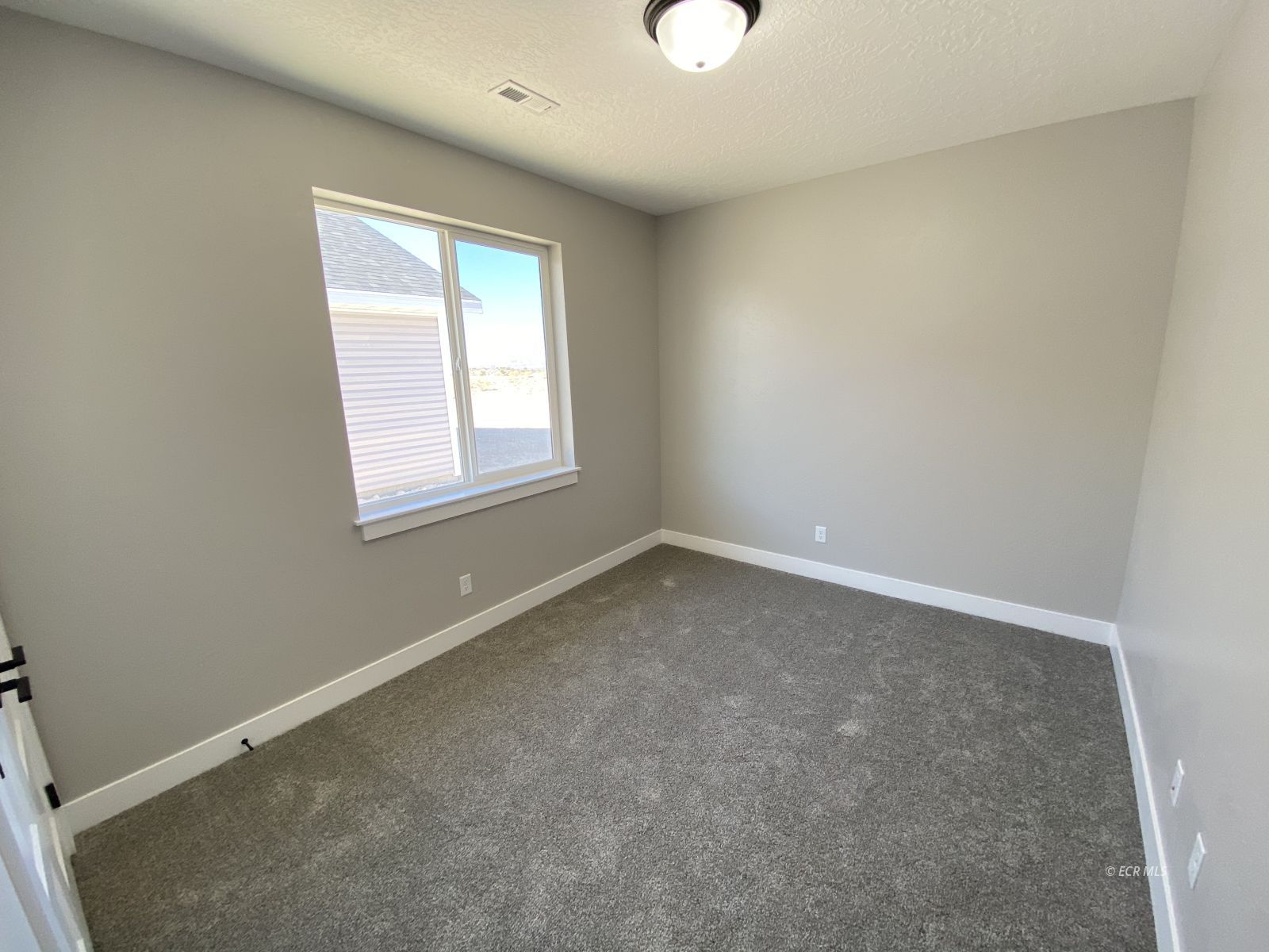 488 Flora Plaza Property Photo 9