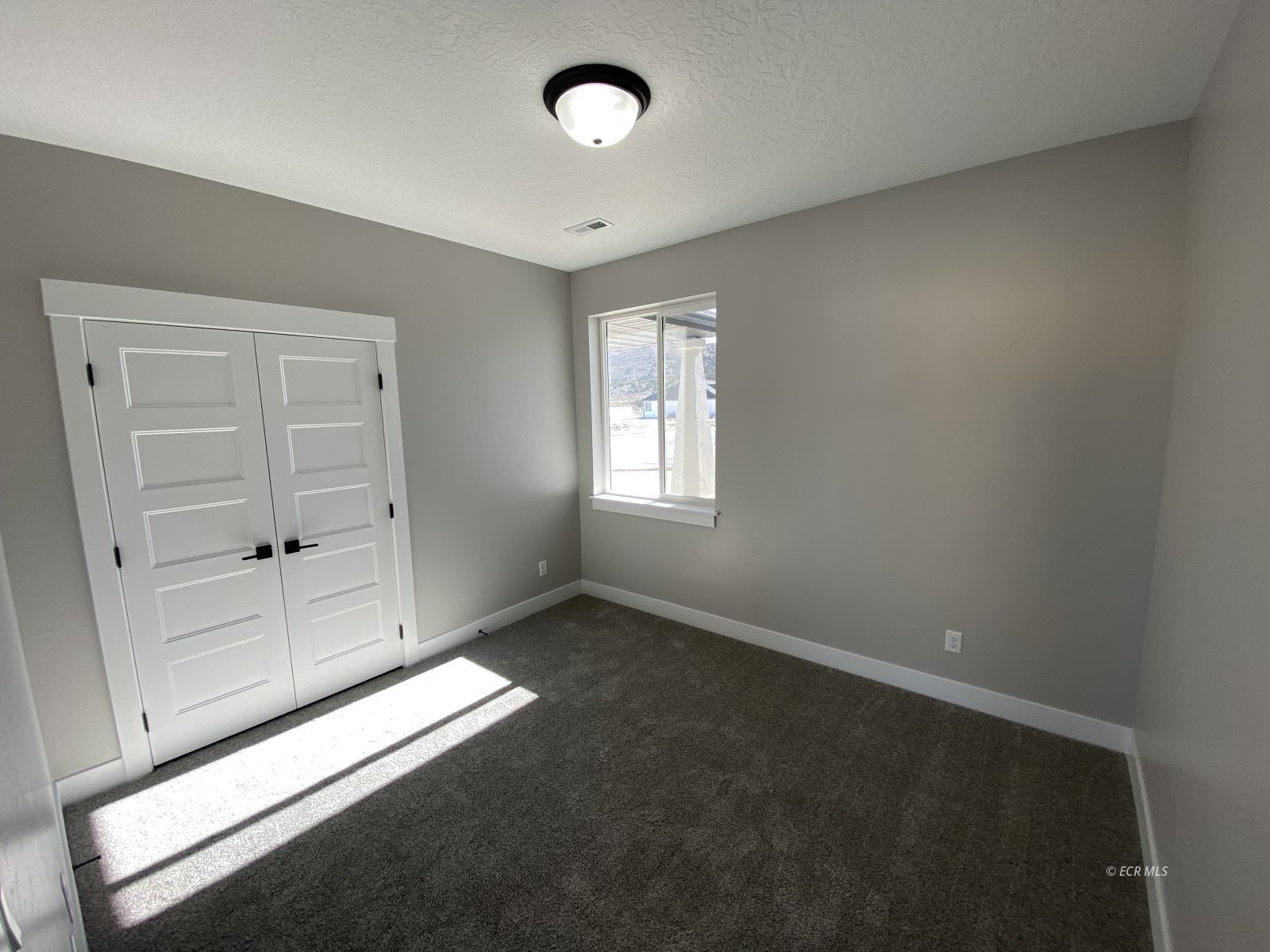 488 Flora Plaza Property Photo 14
