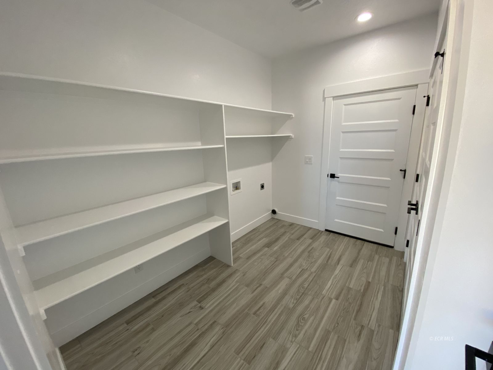 488 Flora Plaza Property Photo 22