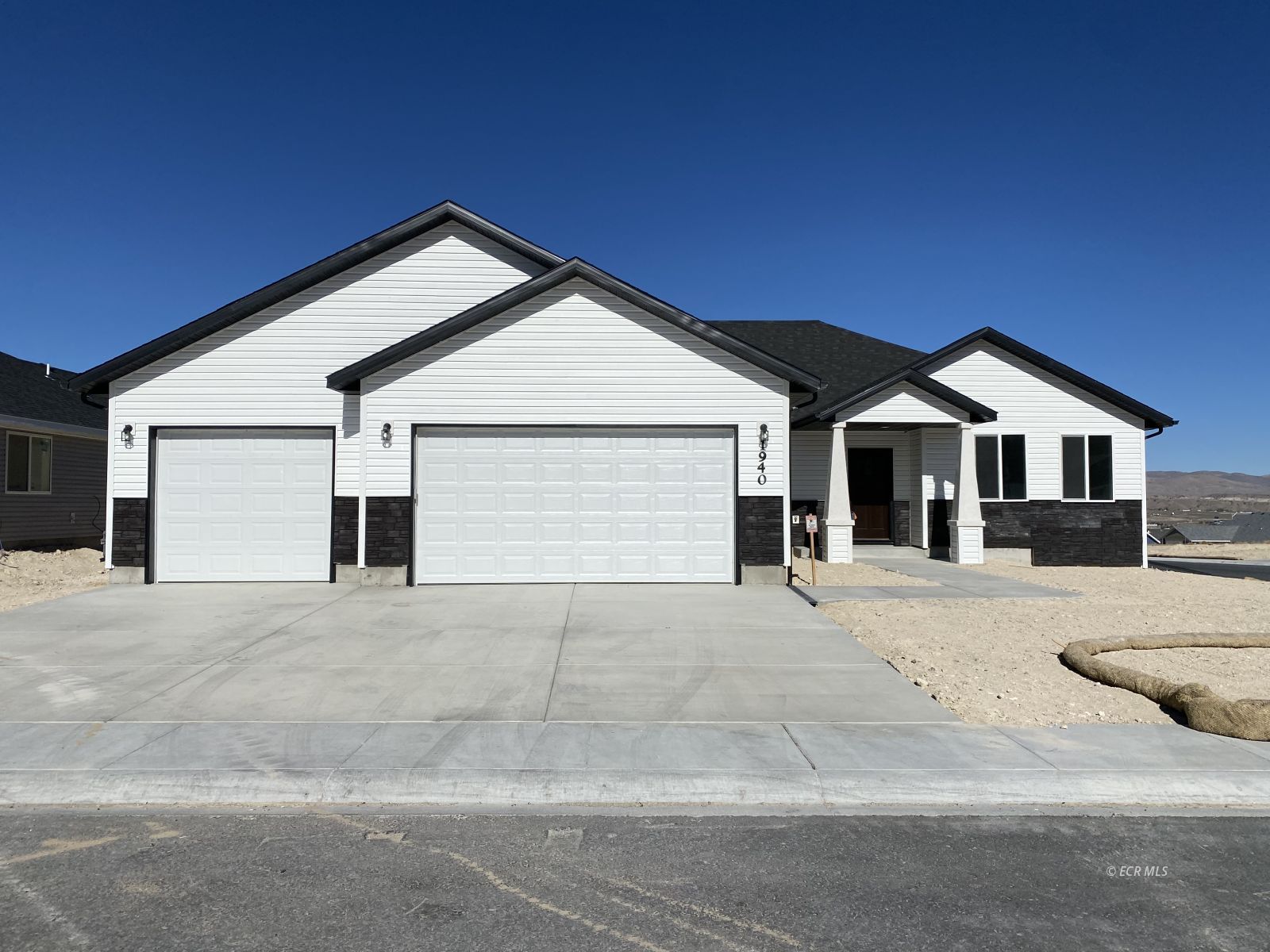 488 Flora Plaza Property Photo 25