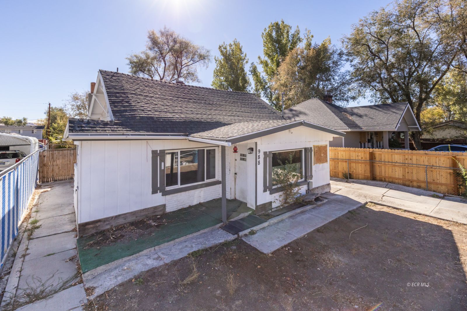988 College Avenue Property Photo 1