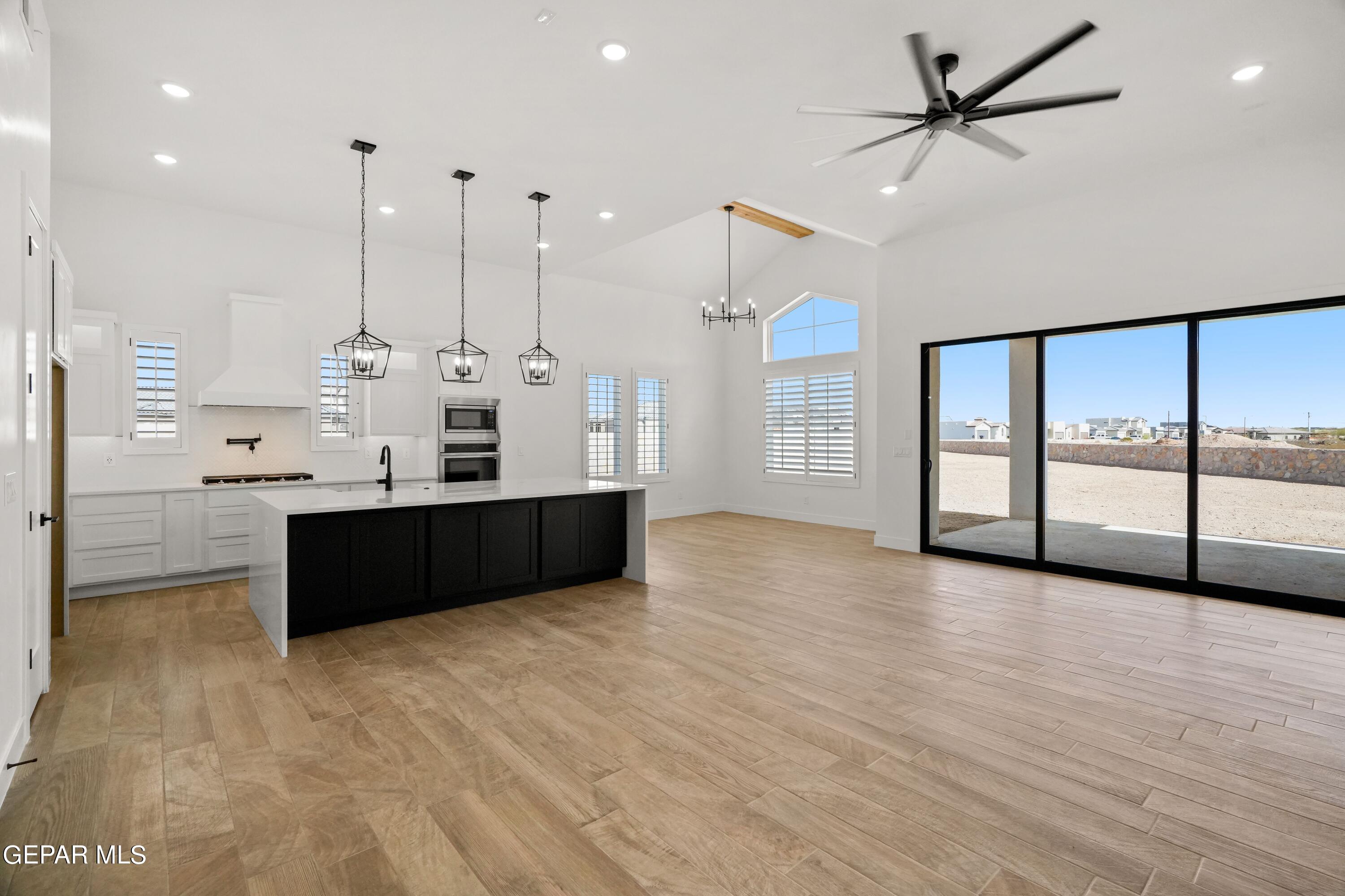 842 Harpendem Drive Property Photo 4