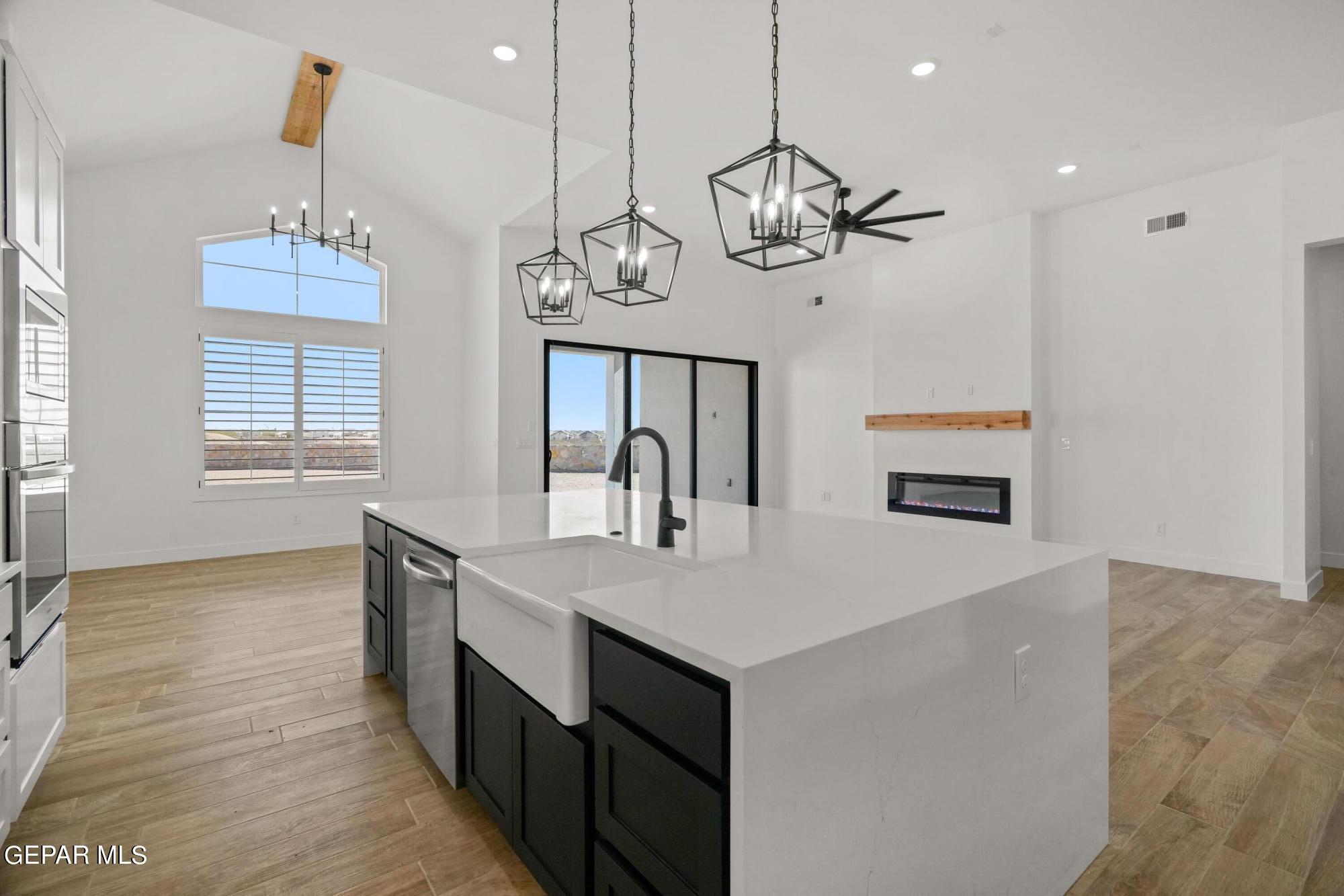 842 Harpendem Drive Property Photo 5